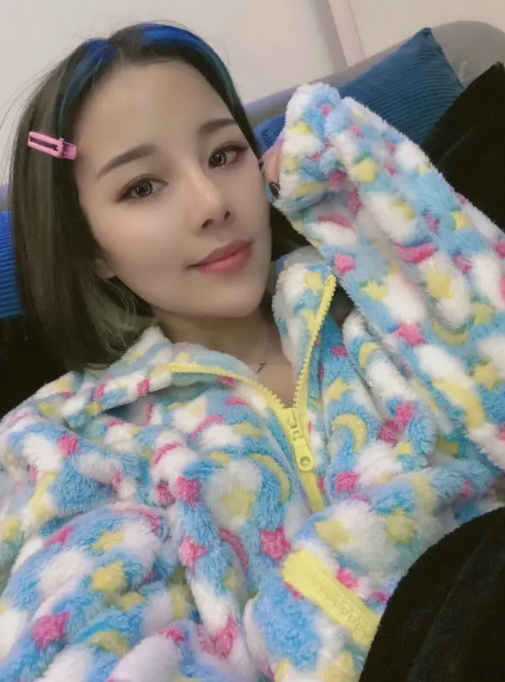 颜值小美女贝儿